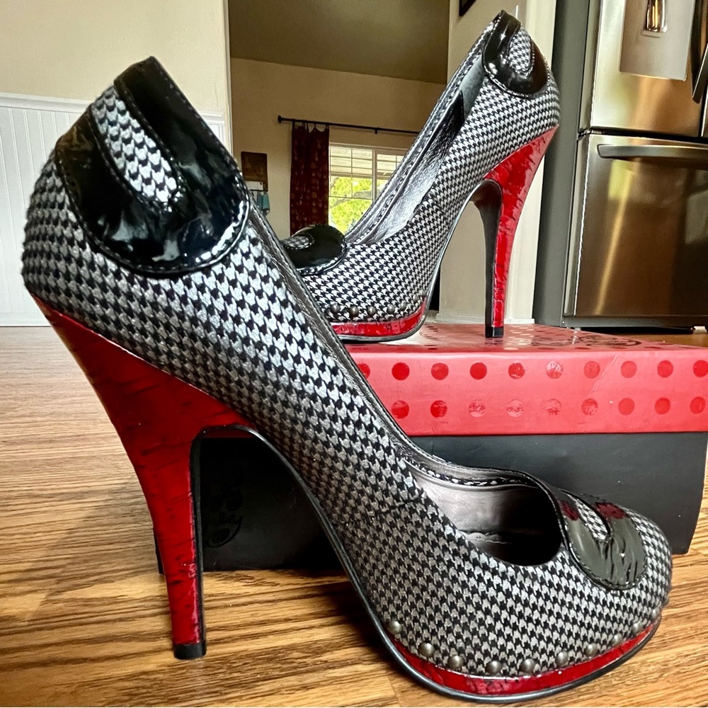 Naughty Monkey Uptown Girl 4 inch heels. Size 7